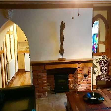 The Rabbit Hole Villa Глостънбъри Екстериор снимка